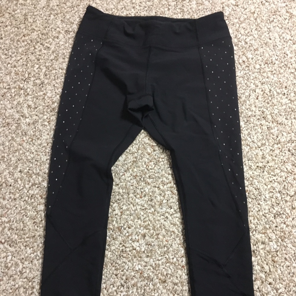Black cropped Lulu pants size 10
